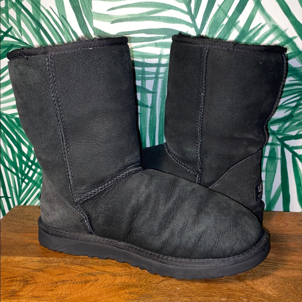 UGG Classic Short Black Sheepskin Boots Women’s 7 5825 - Picture 6 of 9